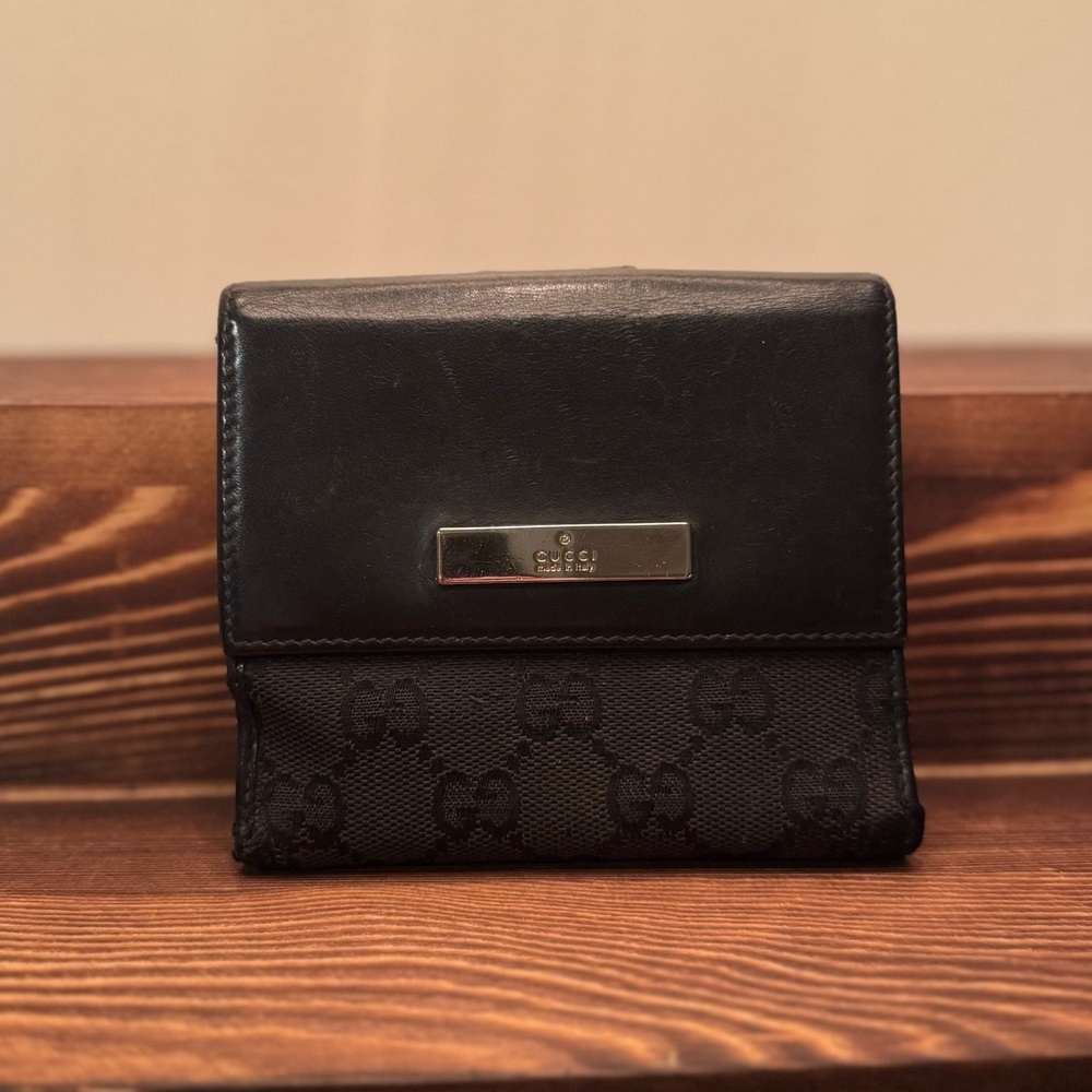 Gucci Black GG Canvas Leather Bifold Wallet Silver Logo‎ Bar Made in Italy